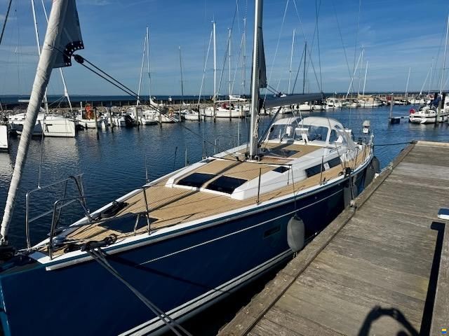 Hanse 455 "Queen B" - 2017