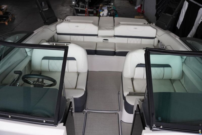 Regal LS2 BOWRIDER
