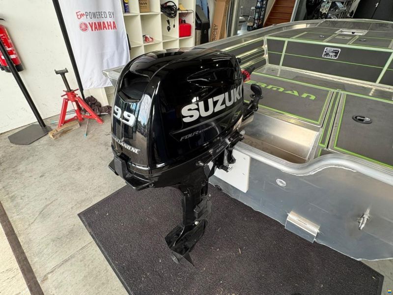 Kerman M428 met demo Suzuki motor uit 20