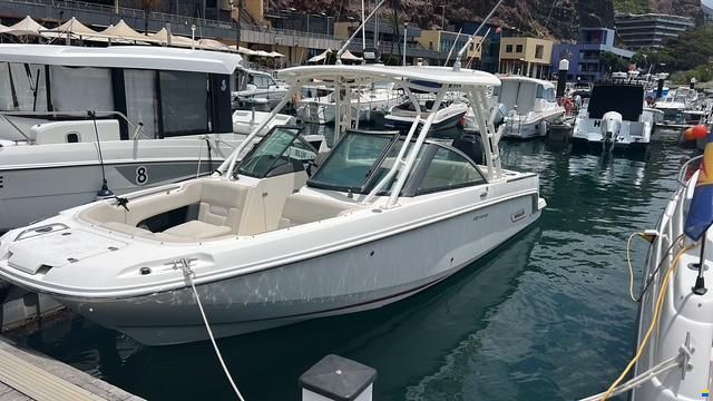 Boston Whaler Vantage 230