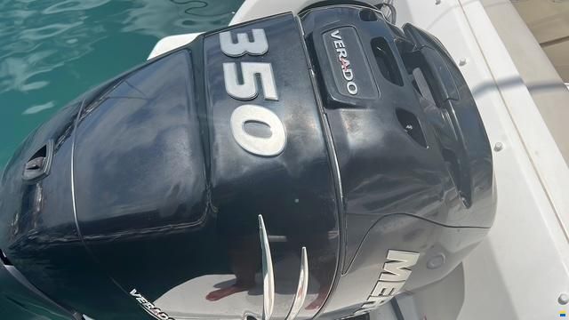 Boston Whaler Vantage 230
