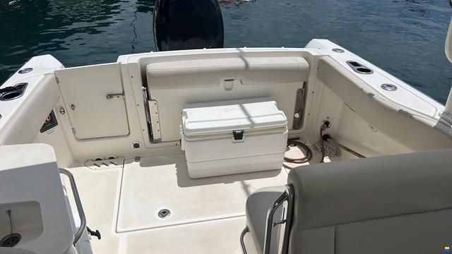 Boston Whaler Vantage 230