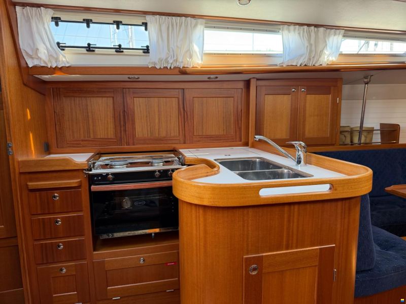 Arcona 370