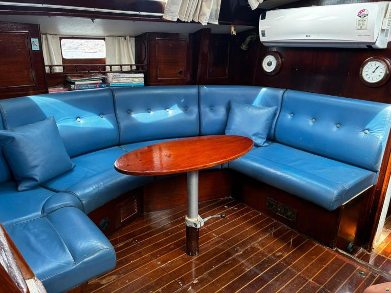 Oyster 435 Ketch