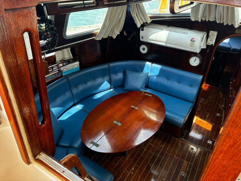 Oyster 435 Ketch