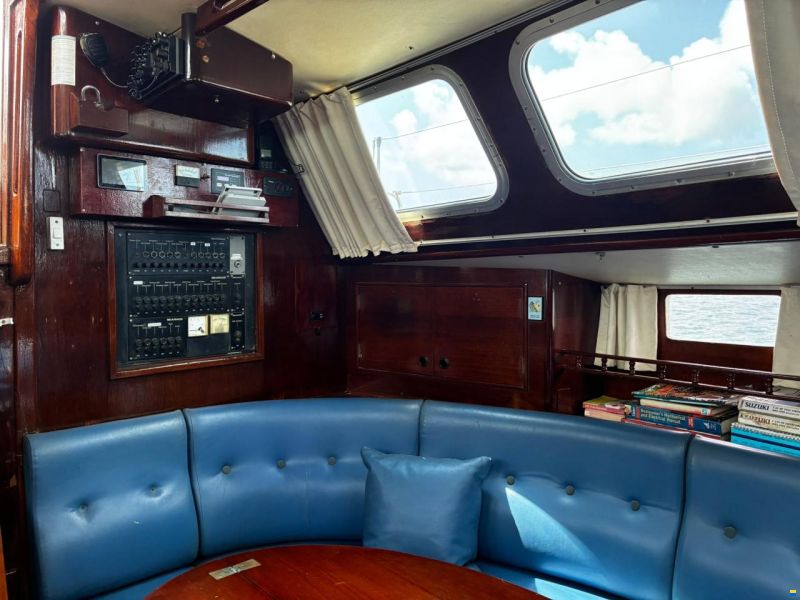 Oyster 435 Ketch