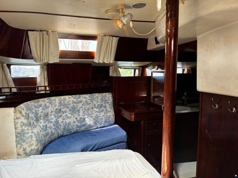 Oyster 435 Ketch