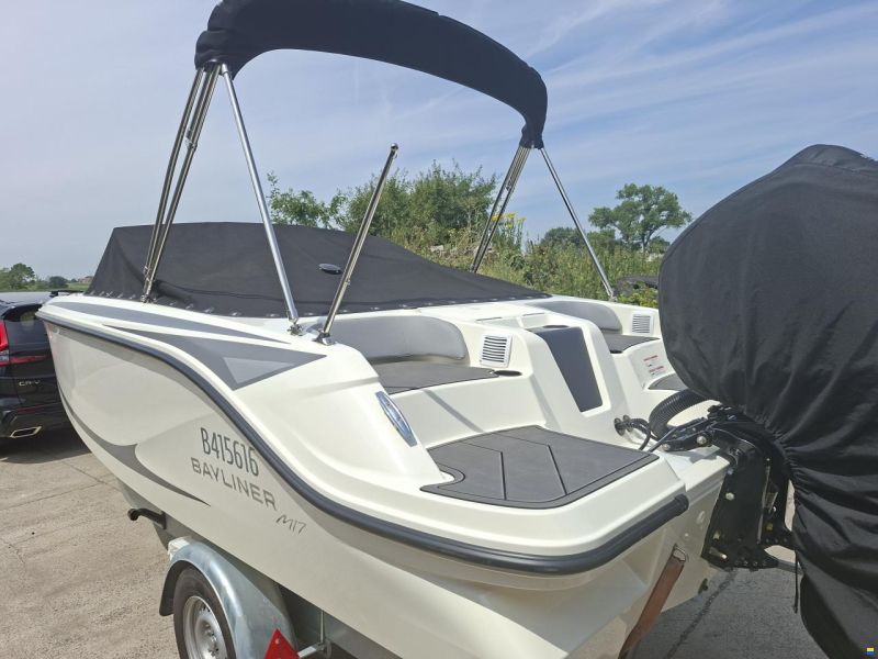 Bayliner M 17