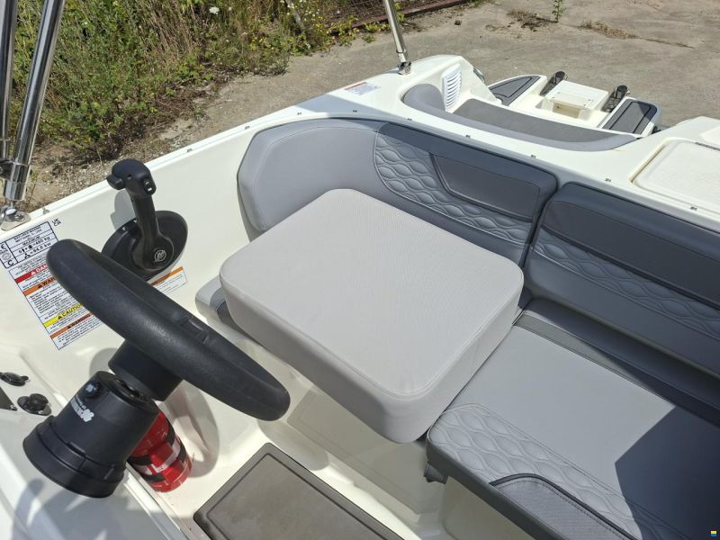 Bayliner M 17