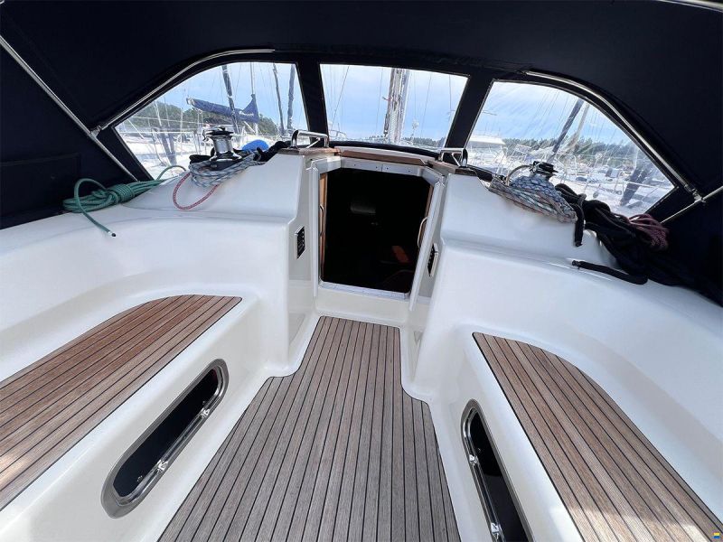 Bavaria 37