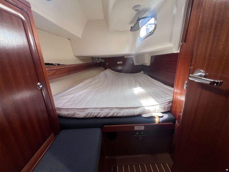 Bavaria 37