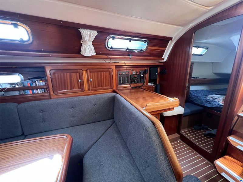 Bavaria 37