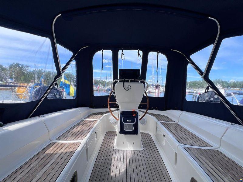 Bavaria 37