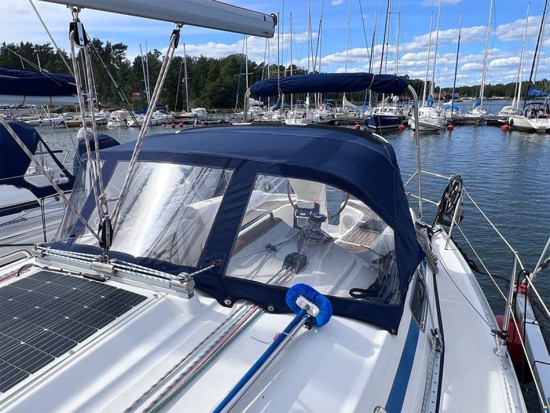 Bavaria 37