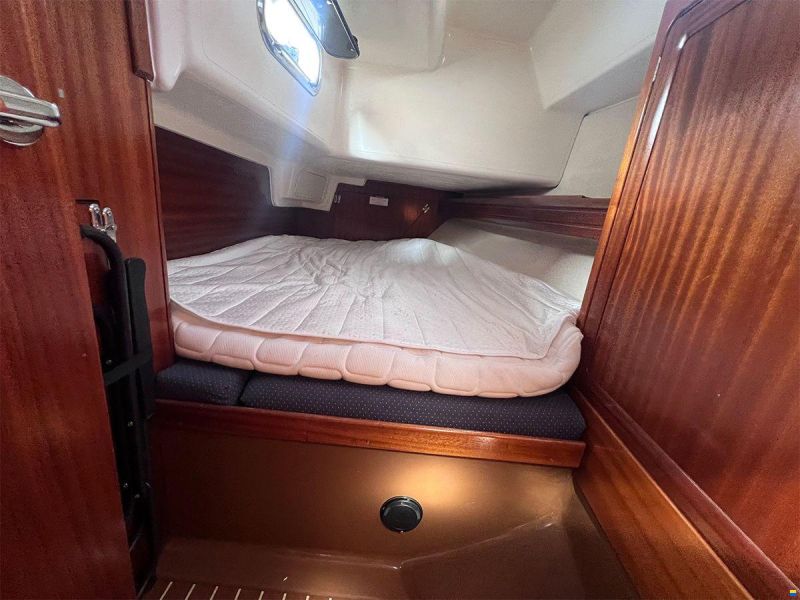 Bavaria 37