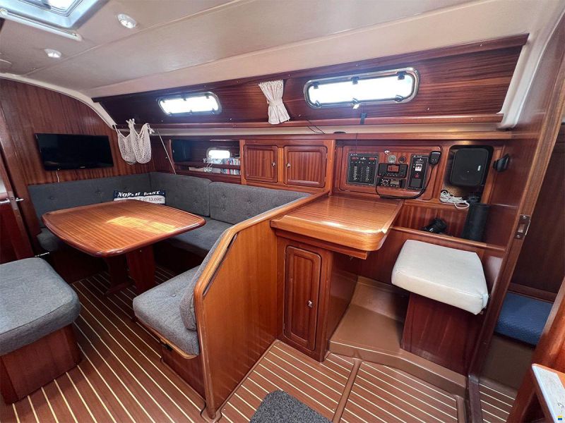 Bavaria 37
