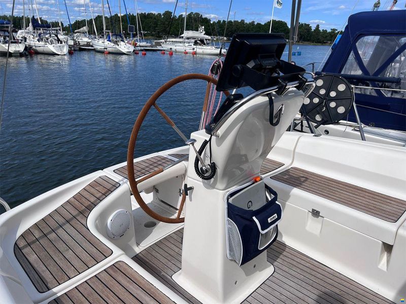 Bavaria 37