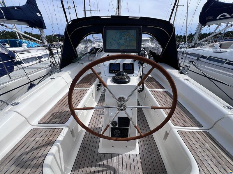 Bavaria 37