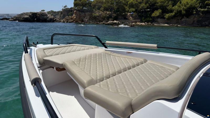 Axopar 37 Cross Cabin
