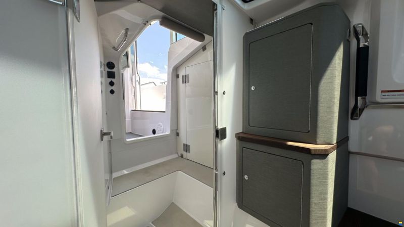 Axopar 37 Cross Cabin