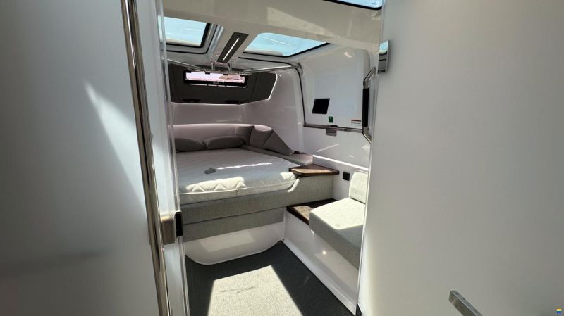 Axopar 37 Cross Cabin