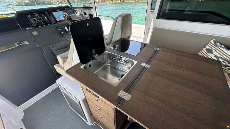 Axopar 37 Cross Cabin