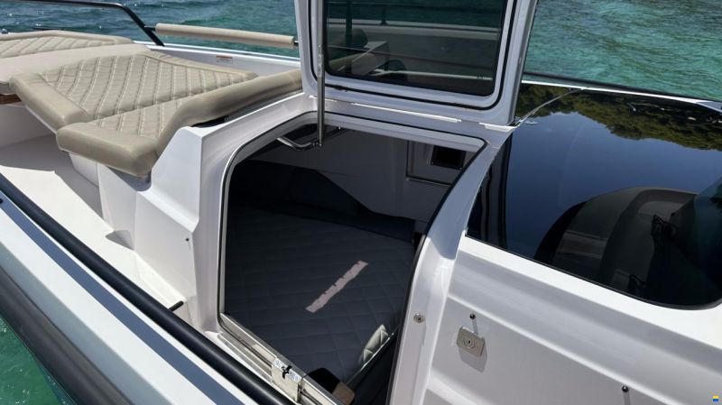 Axopar 37 Cross Cabin