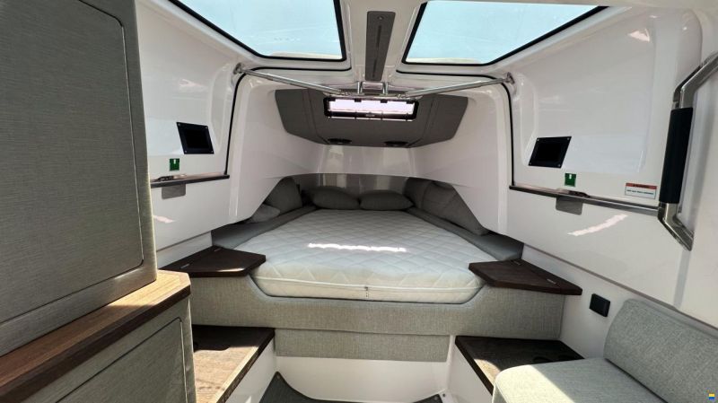Axopar 37 Cross Cabin