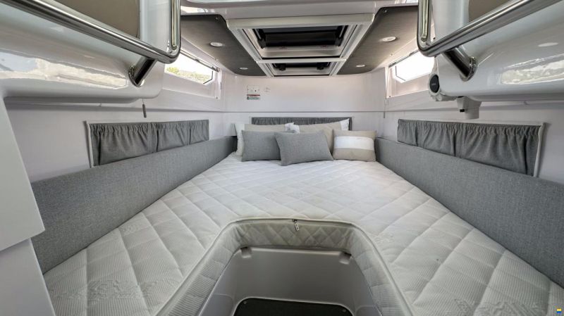Axopar 37 Cross Cabin
