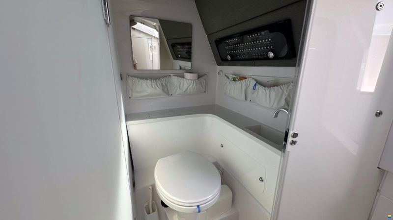 Axopar 37 Cross Cabin