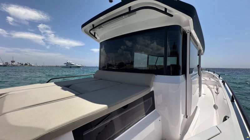 Axopar 37 Cross Cabin