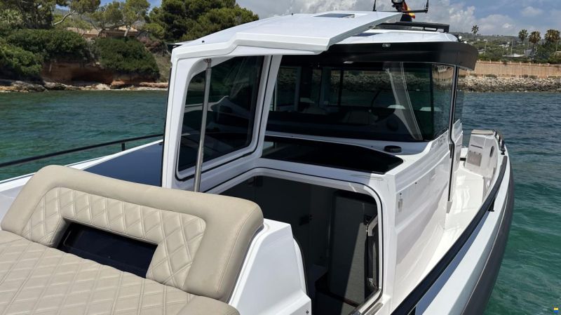 Axopar 37 Cross Cabin