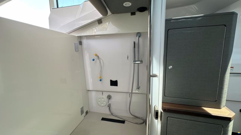 Axopar 37 Cross Cabin