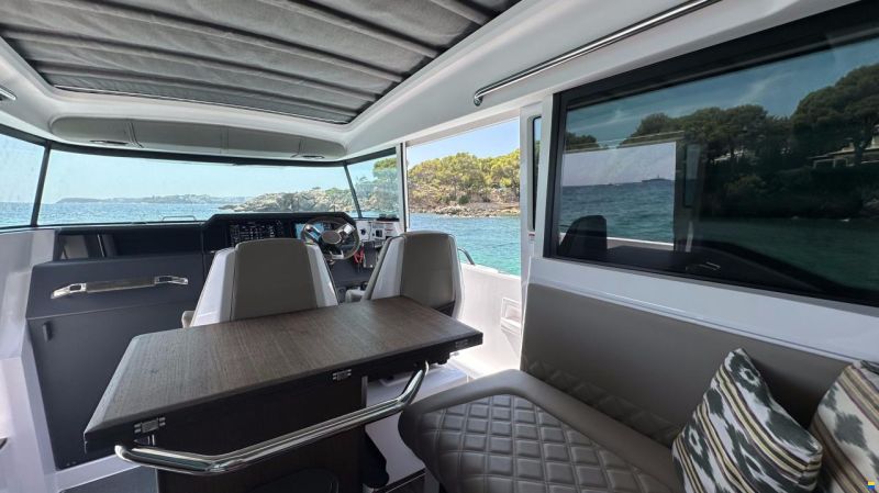 Axopar 37 Cross Cabin