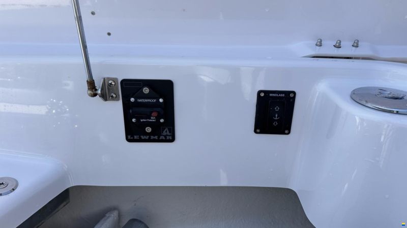 Axopar 37 Cross Cabin