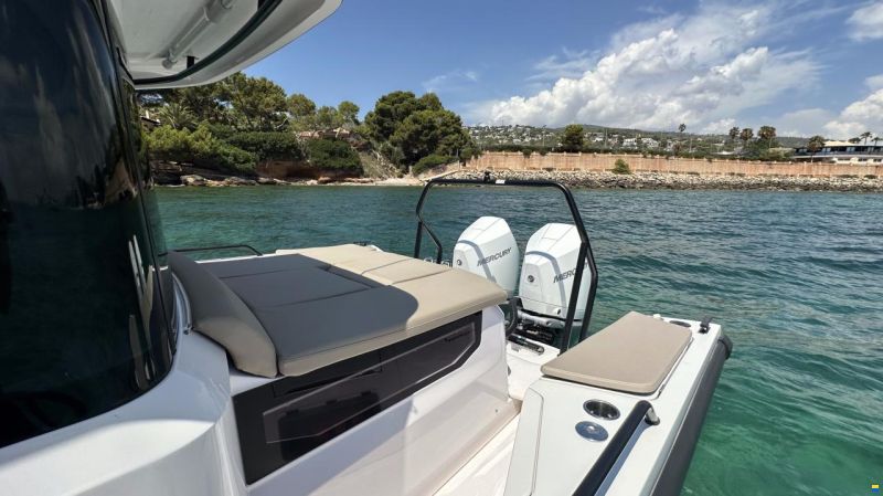 Axopar 37 Cross Cabin