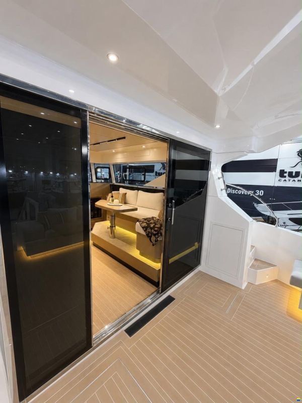 Catamaran Discovery 40