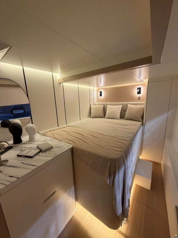 Catamaran Discovery 40