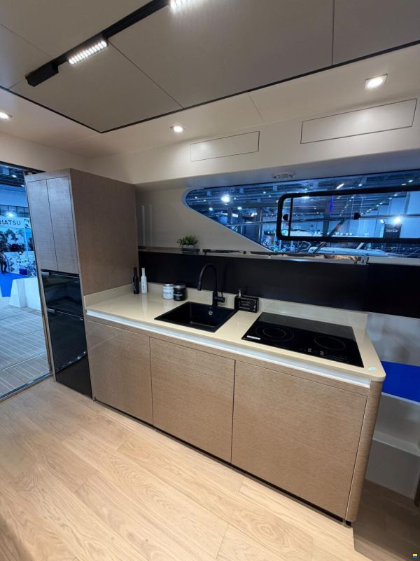 Catamaran Discovery 40