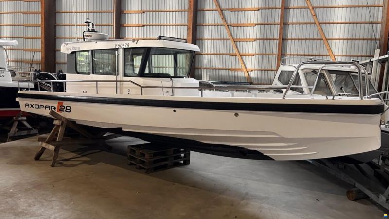 Axopar 28 Cabin