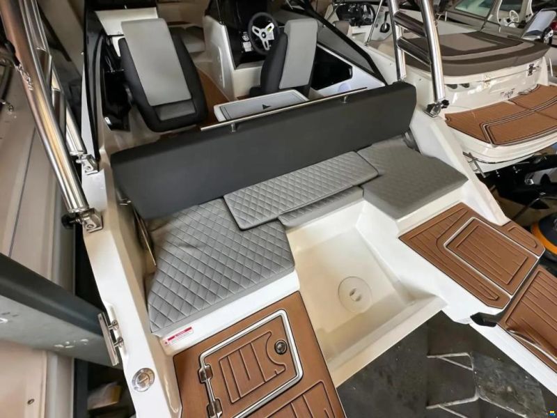 Compass Boats Bowrider BR7
