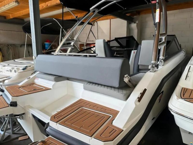 Compass Boats Bowrider BR7