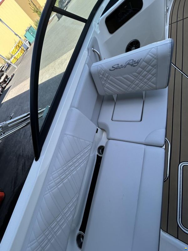 Sea Ray 230 SDSE Surf