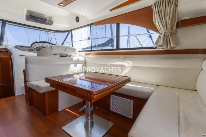 Beneteau Antares 42