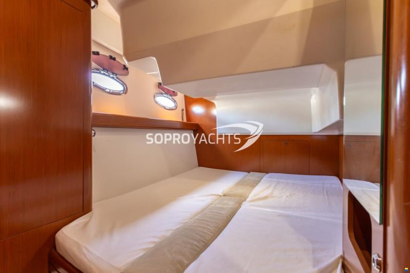Beneteau Antares 42