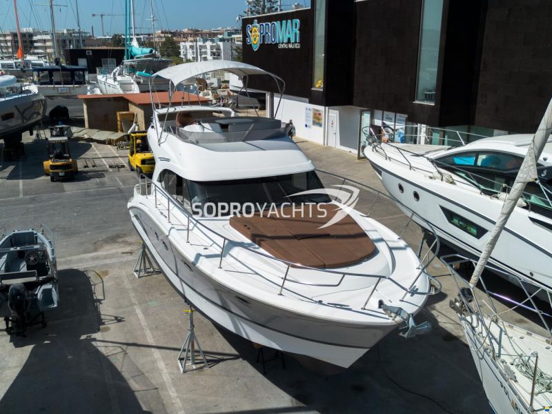 Beneteau Antares 42