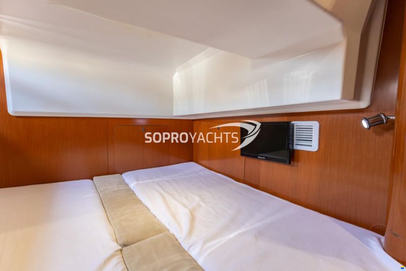 Beneteau Antares 42