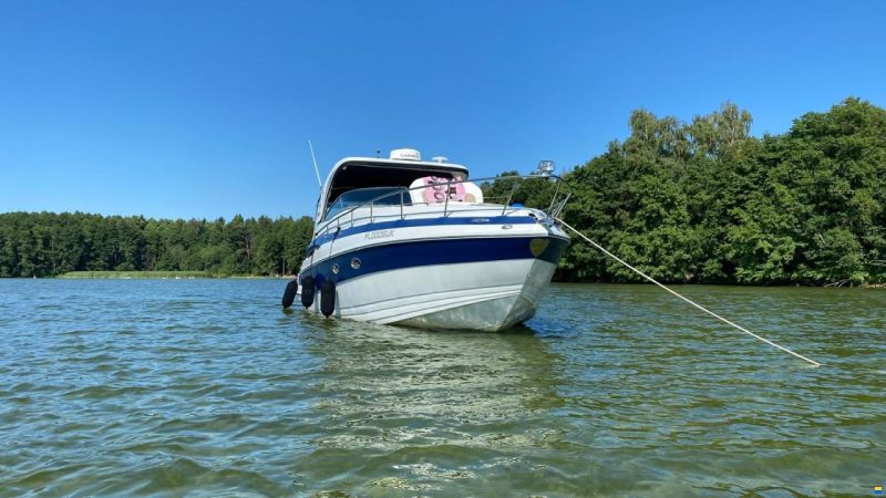 Crownline 330