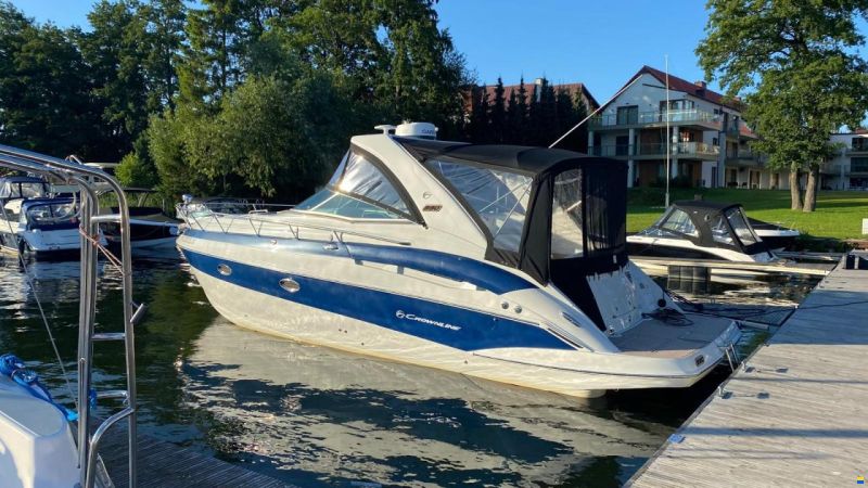 Crownline 330