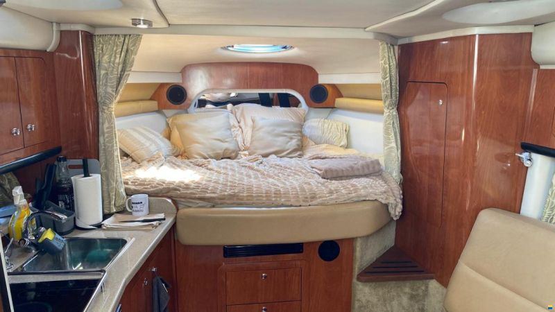 Crownline 330